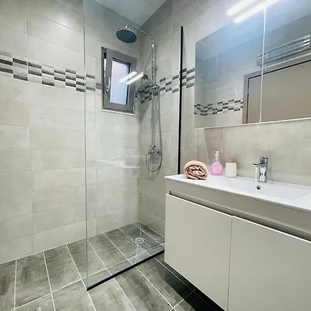 アパート Anastasia House