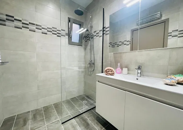 Daire Anastasia House